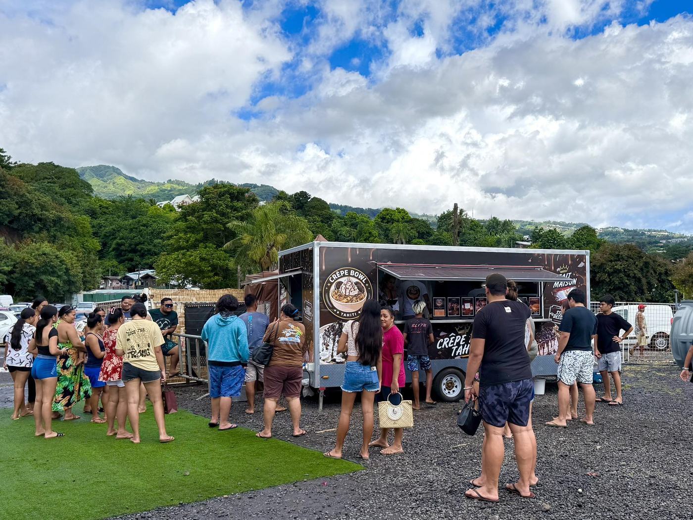La roulotte Crêpes Bowl Tahiti en intervention sur un événement à Tahiti